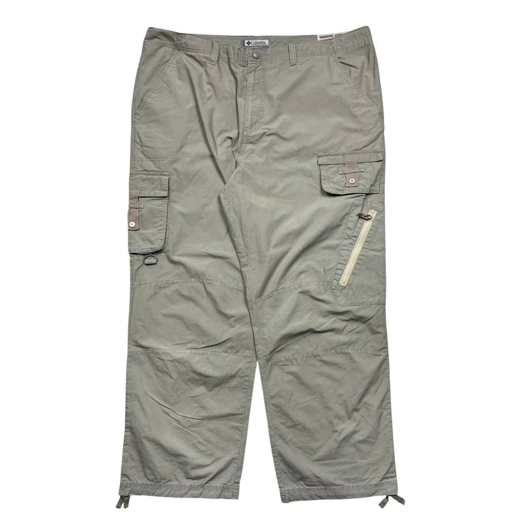 Vintage 90's Columbia Outdoor Baggy Cargo Pants (XL)