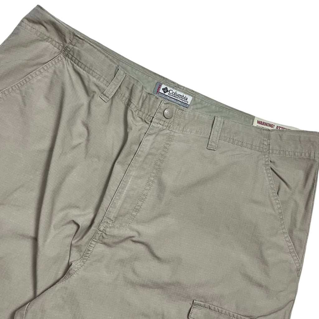 Vintage 90's Columbia Outdoor Baggy Cargo Pants (XL)